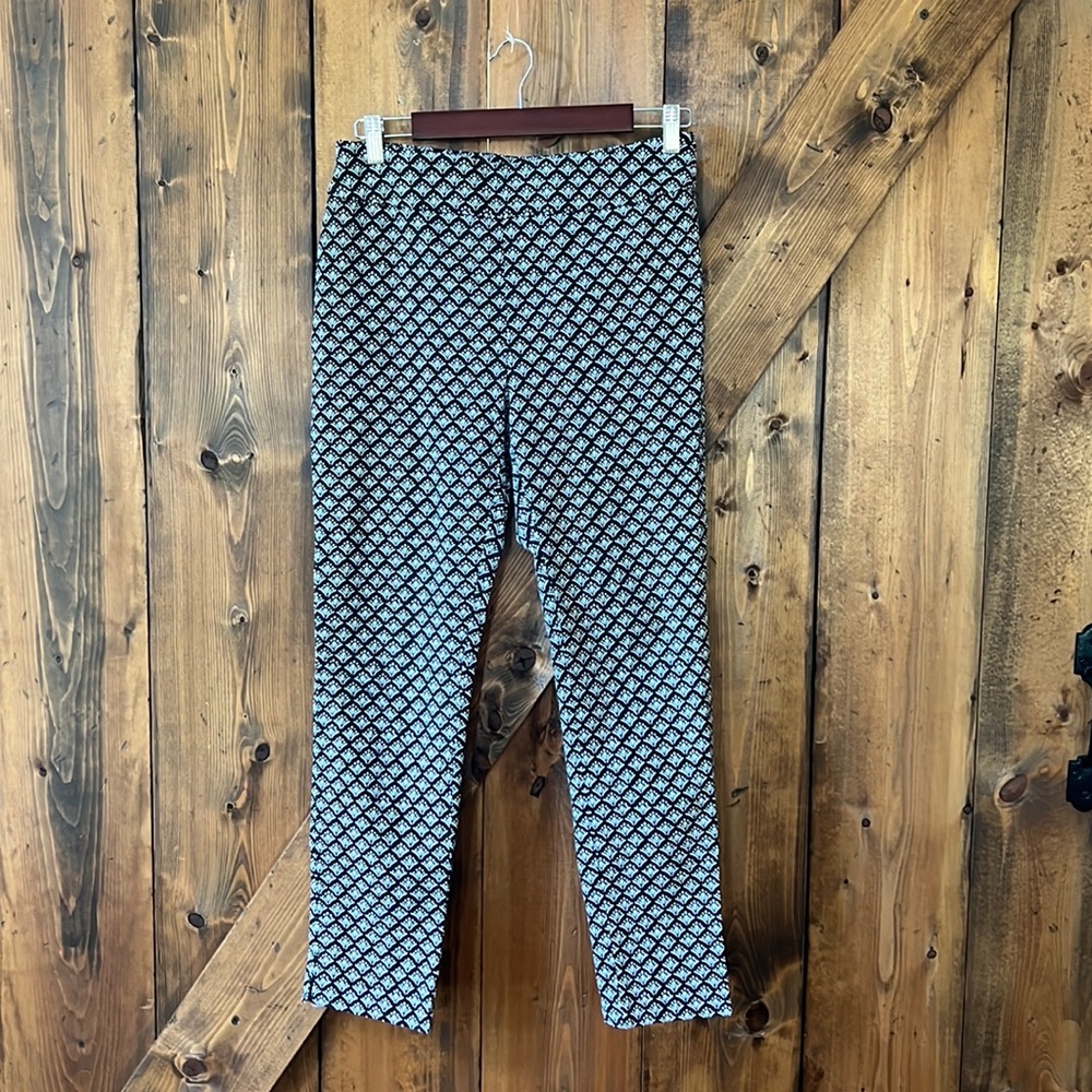 CHICO’S Women’s So Slimming Ankle Length Pants Size 0.5
